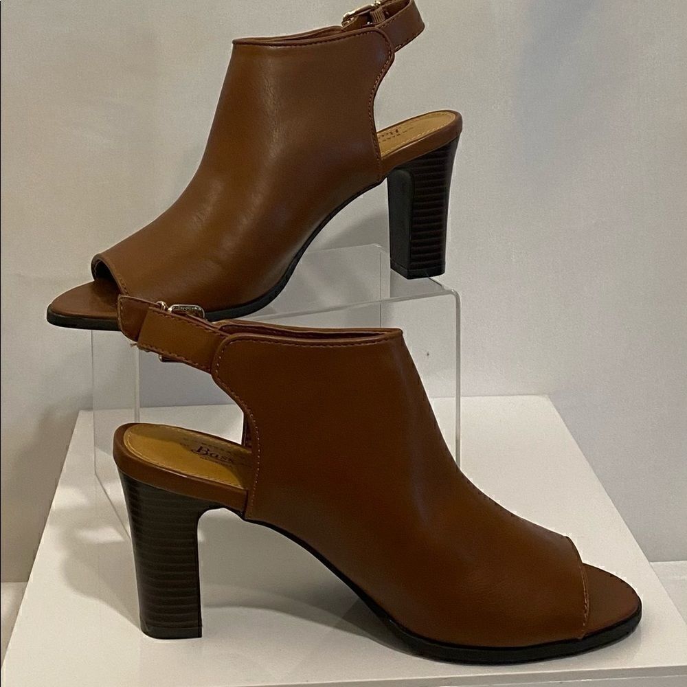 NWT BASS Heels   